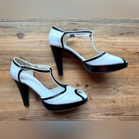 Via Spiga Shoes - Via Spiga Leather B&W Spectator TStrap Peep Toe Platform Heel SZ 8 Made in Italy
